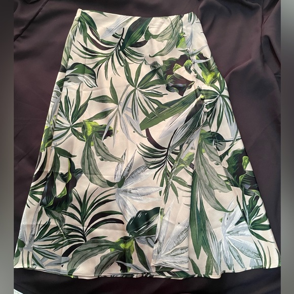 VICTORIAS SECRET SIDE BUTTON PALM LEAVES MIDI SLIP SATIN SKIRT - Picture 4 of 4